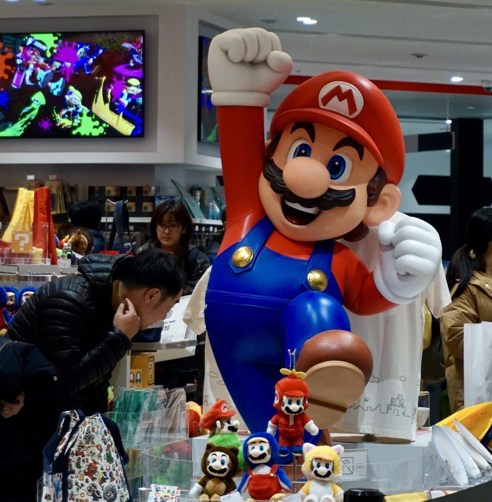 Qué ver en Shibuya 4 estatua de super mario en la nintendo store