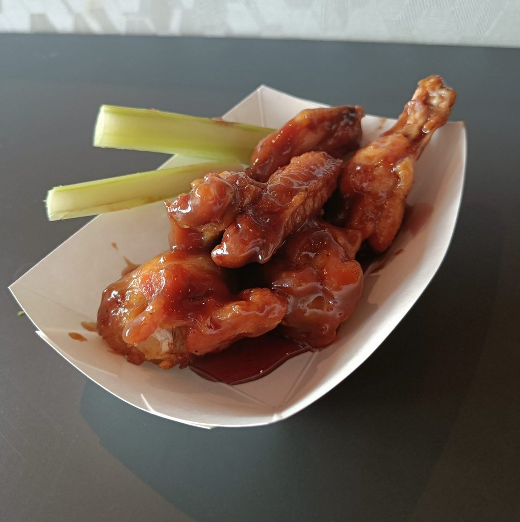 Food and Wine Festival en EPCOT 11 sticky wings peanut sauce epcot
