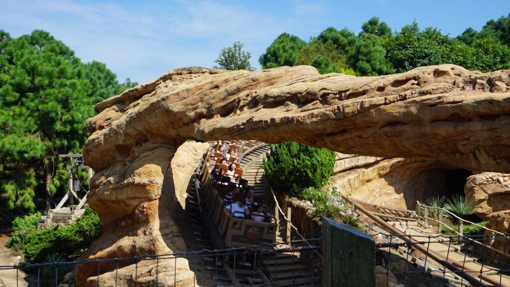 Hong Kong Disneyland: La Guía Esencial para disfrutar del primer parque Disney en Asia (2026) 8 Hong Kong