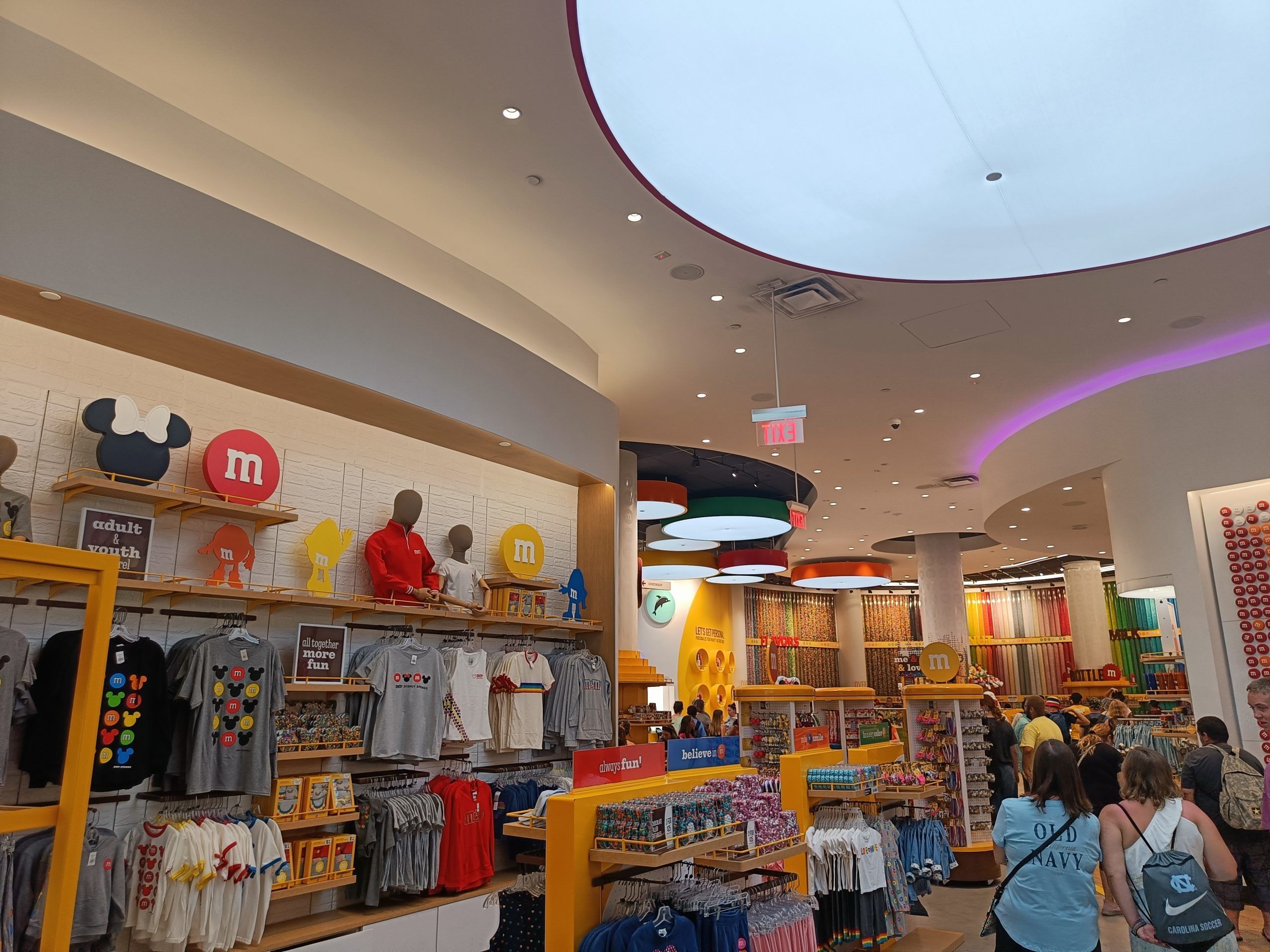 13 cosas que hacer en Disney Springs 19 m&m store disney springs