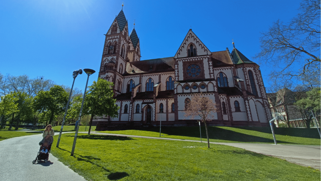Qué ver en Friburgo de Brisgovia: guía para un viaje inolvidable 15 Herz Jesu Kirche que ver en Friburgo