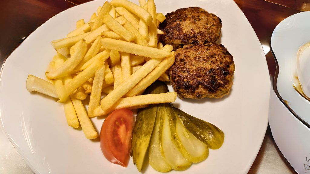 Comida típica de la Selva Negra: Un Viaje por los Sabores Tradicionales de Alemania 6 Frikadellen