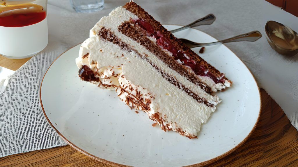 Comida típica de la Selva Negra: Un Viaje por los Sabores Tradicionales de Alemania 8 Tarta Selva Negra Comida